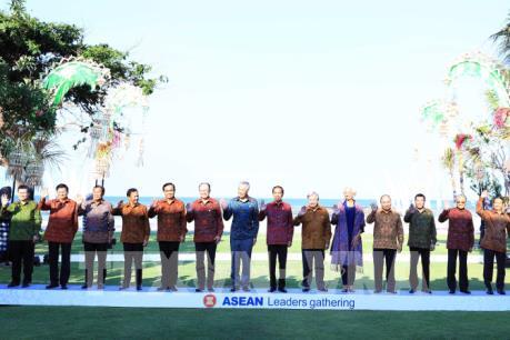 Thủ tướng Nguyễn Xuân Phúc gặp các nhà lãnh đạo ASEAN