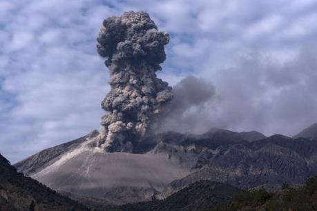 Núi lửa mạnh nhất ở Guatemala phun trào trở lại