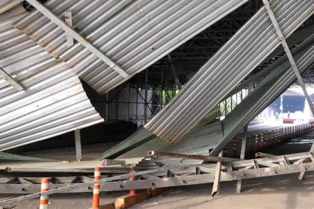 Sập giàn giáo cầu vượt, giao thông tắc nghẽn trước cửa hầm Thủ Thiêm