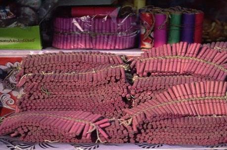 Bắt giữ đối tượng vận chuyển trái phép 375 kg pháo qua biên giới