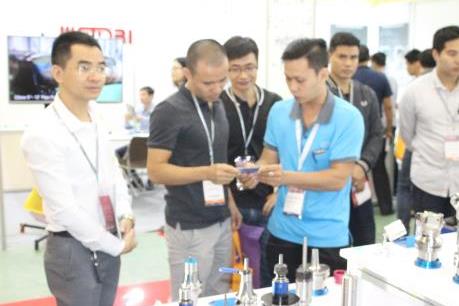 Nhiều doanh nghiệp nước ngoài tham gia triển lãm về cơ khí tại Hà Nội