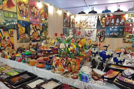 "Tranh sen đậu bạc" ẵm giải nhất “Thiết kế mẫu sản phẩm thủ công mỹ nghệ Hà Nội năm 2018”