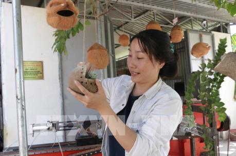 Nữ 8x bỏ phố về vườn khởi nghiệp chế tạo máy