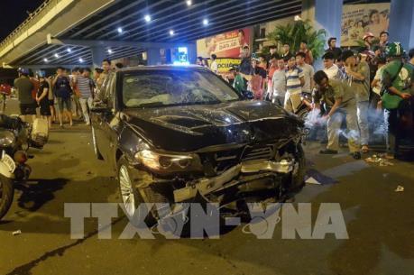 Lấy lời khai nhân chứng vụ tai nạn liên hoàn do nữ tài xế gây ra