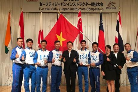 Việt Nam giành 2 giải nhất cuộc thi hướng dẫn viên lái xe an toàn quốc tế