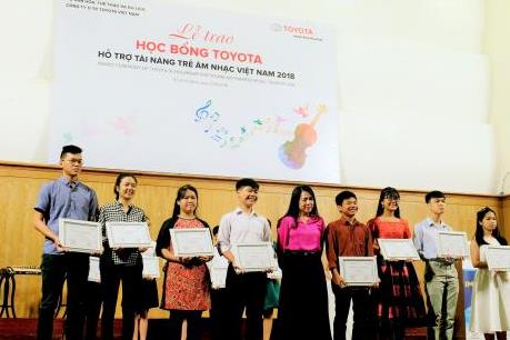 Toyota trao học bổng hỗ trợ tài năng trẻ âm nhạc Việt Nam