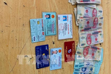 Bắt quả tang đối tượng tự xưng phóng viên, tống tiền doanh nghiệp