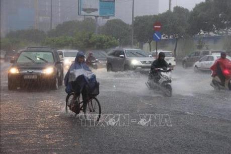 Bắc Bộ đề phòng lốc, sét và mưa đá, Nam Bộ nguy cơ ngập úng  do triều cường lên cao