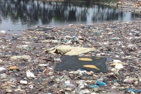 Bị đình chỉ công tác vì để rò nước thải ra môi trường