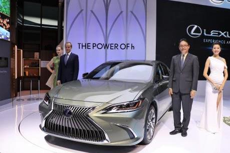 Lexus ES 2019 “lột xác” từ thiết kế cho tới động cơ