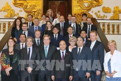 Thủ tướng Nguyễn Xuân Phúc tiếp Đoàn Ủy ban nghề cá, Nghị viện Châu Âu