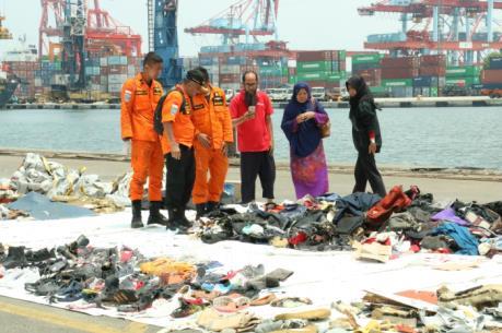 Thu thập mẫu ADN của người nhà nạn nhân vụ tai nạn máy bay Lion Air