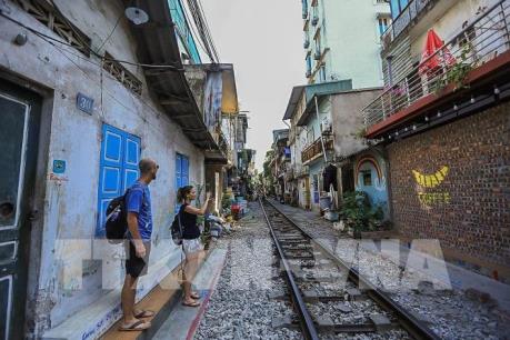 "Phố đường tàu" Hà Nội thu hút du khách