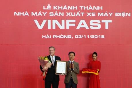 VinFast khánh thành nhà máy và ra mắt dòng xe điện đầu tiên