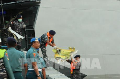 Phát hiện thân và động cơ máy bay Lion Air bị rơi xuống biển ở Indonesia