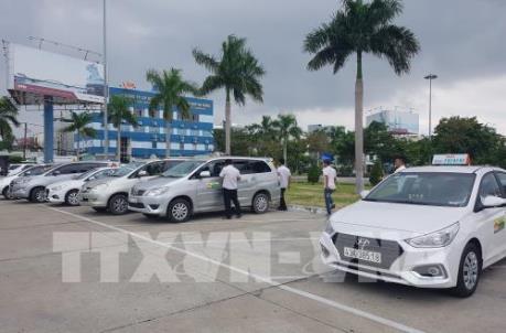 Tài xế taxi ở sân bay Đà Nẵng đình công phản đối Grab