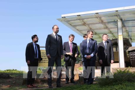 Thủ tướng Cộng hòa Pháp kết thúc tốt đẹp chuyến thăm chính Việt Nam