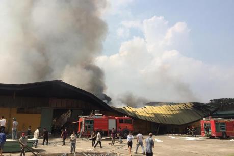 Hưng Yên hỏa hoạn thiêu rụi nhà xưởng sản xuất nhựa và gỗ