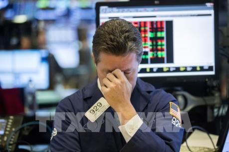 Chứng khoán Âu - Mỹ giao dịch thận trọng