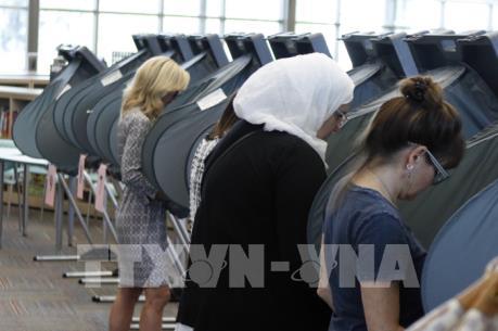 Cử tri Mỹ đi bỏ phiếu để bày tỏ quan điểm về Tổng thống Trump