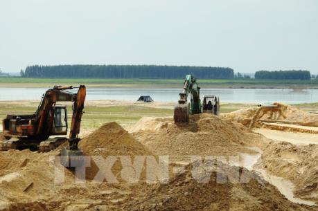 Thành phố Hồ Chí Minh ngăn chặn khai thác cát trái phép và buôn lậu qua biên giới