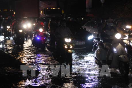TP Hồ Chí Minh: Triều cường đạt báo động 3 gây ngập úng nhiều nơi