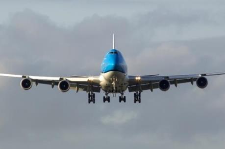 Máy bay chở 126 người hạ cánh khẩn cấp, 6 người bị thương