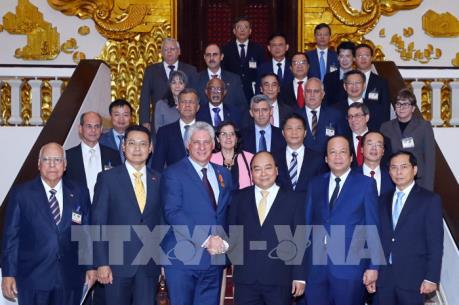 Thủ tướng Nguyễn Xuân Phúc tiếp Chủ tịch Hội đồng Nhà nước và Hội đồng Bộ trưởng Cuba