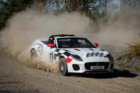 Jaguar ra mắt hai mẫu xe F-TYPE mui trần loại xe đua việt dã