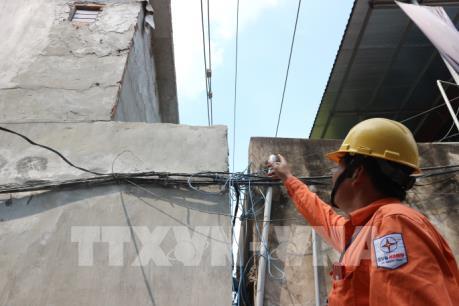 Nhức nhối vi phạm hành lang an toàn lưới điện