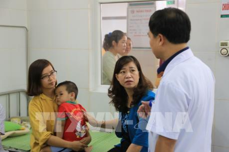 Hà Nội dồn sức cứu chữa các bệnh nhi nghi bị ngộ độc thực phẩm ở Đông Anh