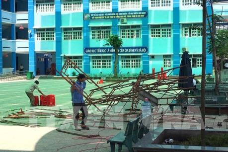 Tp Hồ Chí Minh: Đổ giàn giáo làm nhiều học sinh phải vào viện