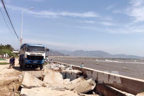 Thủ tướng yêu cầu tập trung khắc phục sạt lở bờ biển