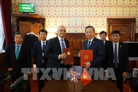 Việt Nam và Anh hợp tác phòng chống mua bán người