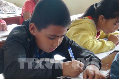 Tạm đình chỉ công tác giáo viên cho học sinh tát bạn ở Quảng Bình