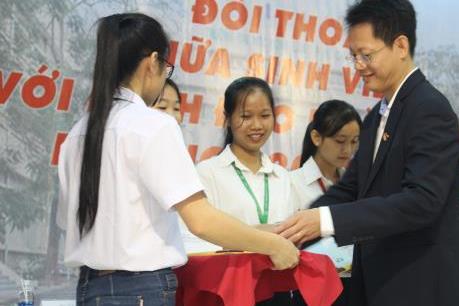 Đạm Cà Mau trao 60 suất học bổng cho sinh viên ngành nông nghiệp 