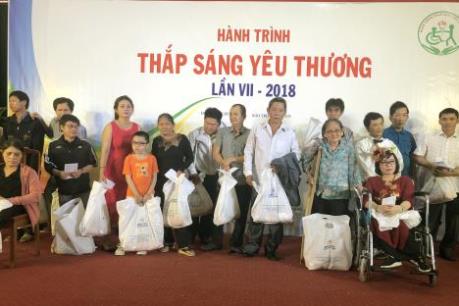 TTXVN đồng hành “Thắp sáng yêu thương” cho người khuyết tật tại Bình Định