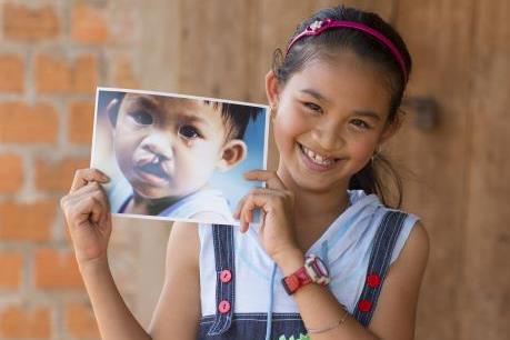 Tác phẩm hội họa Vespa Primavera được đấu giá hơn 230 triệu làm từ thiện