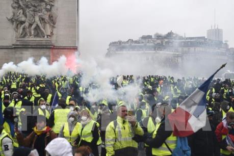 Phong trào “áo vàng” giúp người Pháp thay đổi thói quen mua sắm