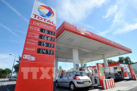 Pháp chính thức hủy kế hoạch tăng thuế nhiên liệu