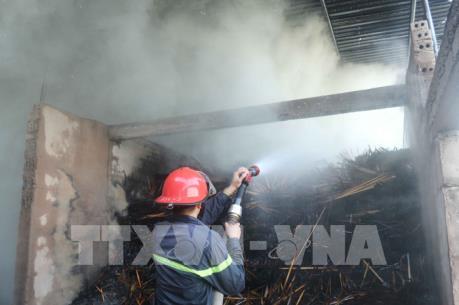 Hỏa hoạn thiêu rụi nhà xưởng và nhà kho Công ty sản xuất tăm tre