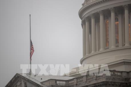 Thông qua dự luật chi tiêu ngắn hạn nhằm ngăn đóng cửa chính phủ Mỹ