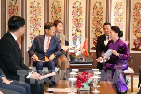 Chủ tịch Quốc hội Nguyễn Thị Kim Ngân tiếp đại diện một số tập đoàn kinh tế Hàn Quốc