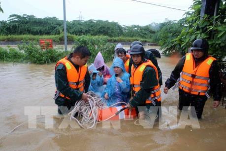 Đà Nẵng kịp thời đưa 7 người ra khỏi khu vực nguy hiểm do mưa lớn