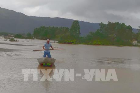 Ngập lụt diện rộng, giao thông ở Bình Định bị chia cắt