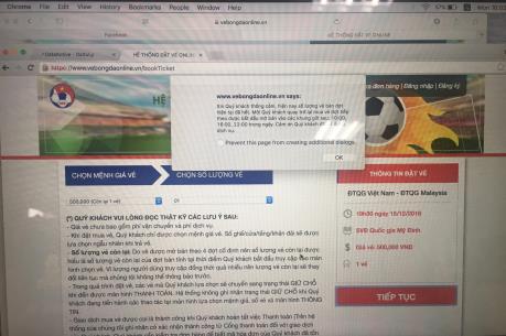 Nhiều người vẫn không thể mua vé bóng đá online 