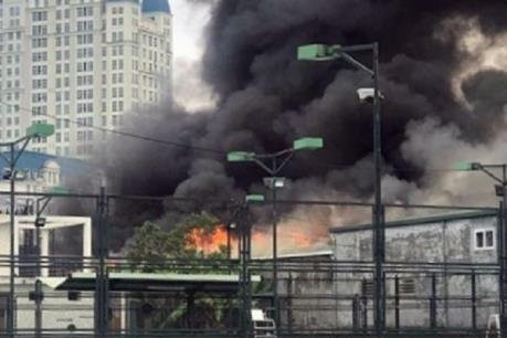 Cháy lớn gần trụ sở Liên đoàn Bóng đá Việt Nam