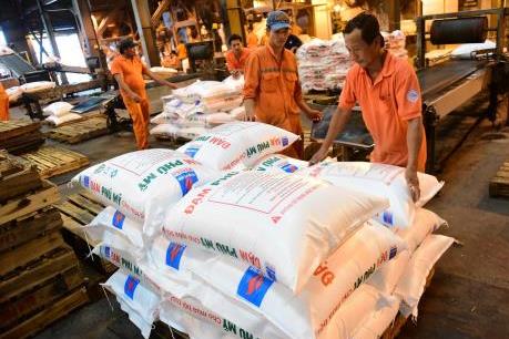 PVFCCo tặng khách hàng 2 triệu chai dầu ăn