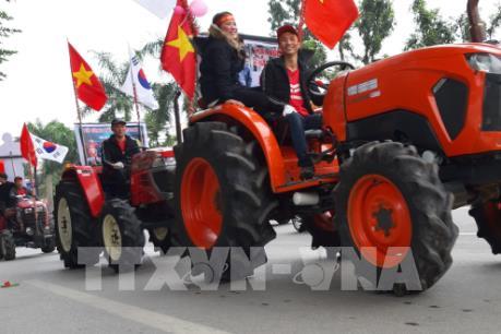 Bầu không khí lễ hội bóng đá đang lan tỏa khắp Thủ đô