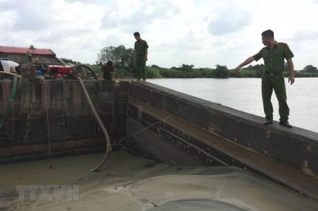 Khởi tố đối tượng nhiều lần tái phạm khai thác cát trái phép